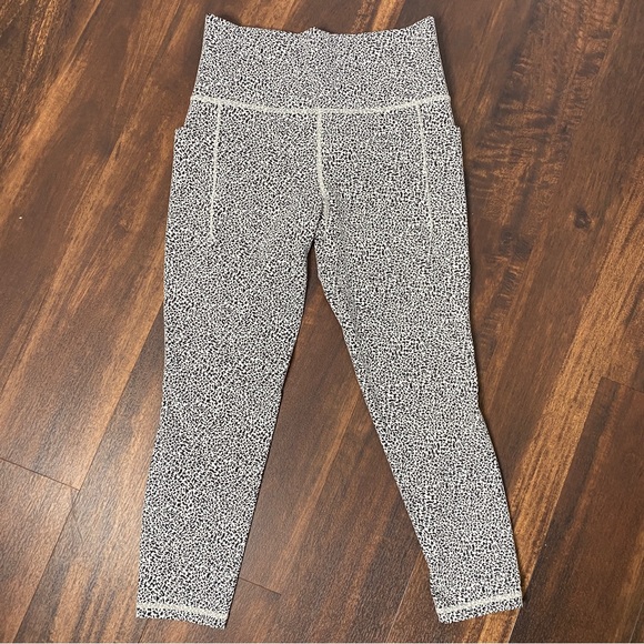 Athleta salutation stash pocket textured tight - Picture 8 of 8